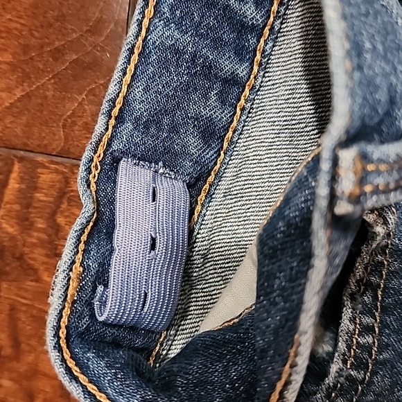 Old Navy Girls Denim Shorts 🩷🩵 - Picture 9 of 10